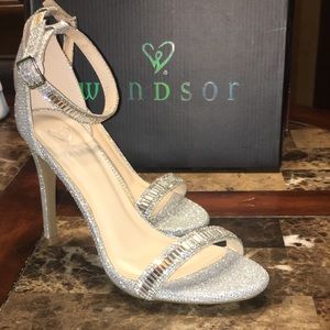 NWT Windsor Sparkling Stiletto Heels Silver